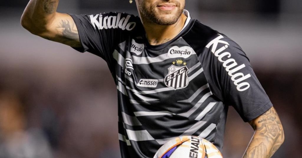 Neymar volvió a jugar con el Santos después de más de dos meses recuperándose de su operación de rodilla