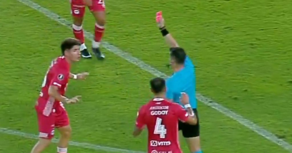 La polémica expulsión a Francisco Álvarez contra Barcelona: "Te juro que no lo toco"