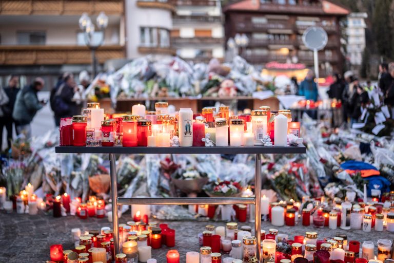 Un mes después del incendio de Año Nuevo en Crans-Montana, se mantienen zonas grises en la investigación