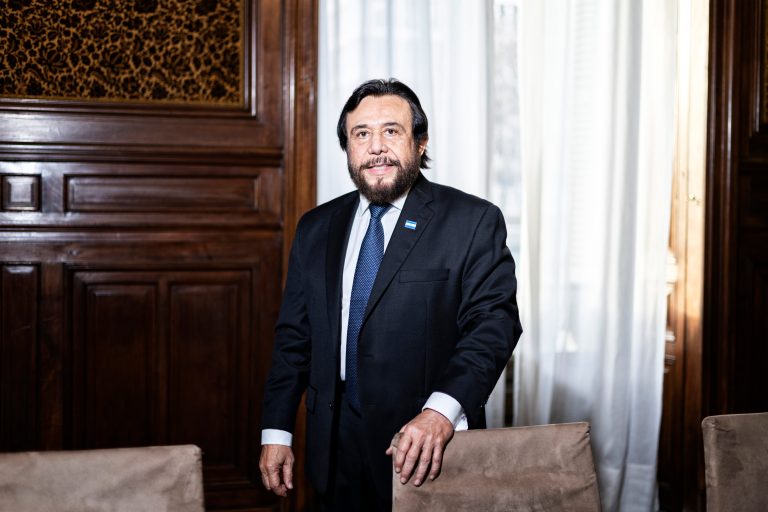 Félix Ulloa, vicepresidente de El Salvador: “La gente quiere el estado de excepción de Bukele, se siente protegida”