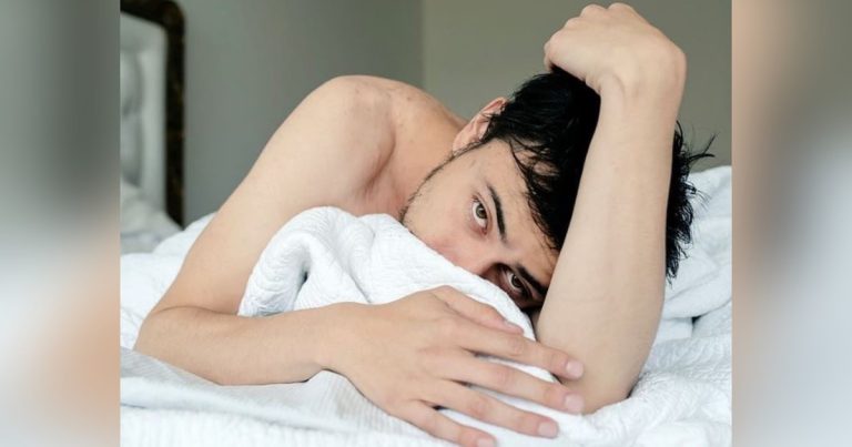 Lo secuestraron para “curarlo” por ser gay: la historia del actor porno que sobrevivió a una clínica del horror