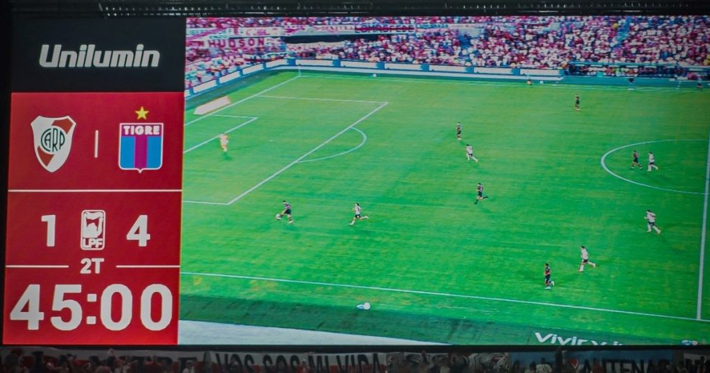 "Cierren los ojos": la gastada de Tigre a River tras la goleada en el Monumental y los festejos en el vestuario