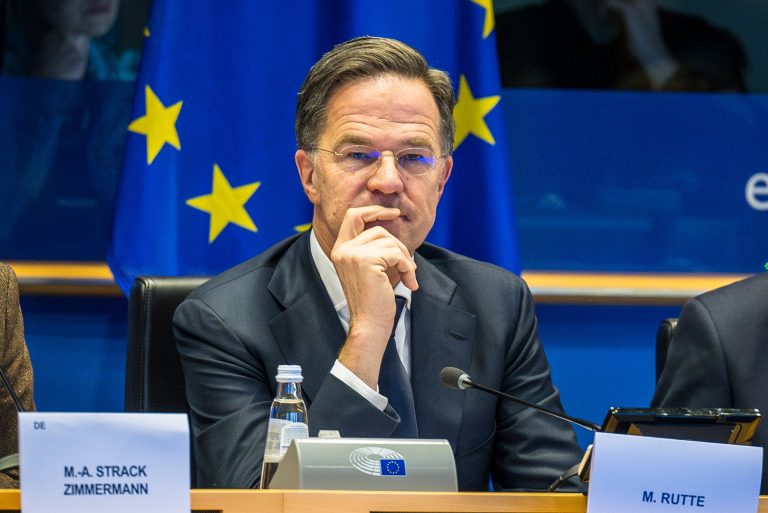 Adulación sin límites, la táctica de Rutte que agrada a Trump pero preocupa en Europa