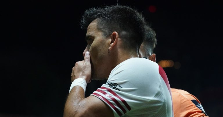 El flojo partido de Acuña contra Argentinos: de una casi roja al impresionante caño que le hizo López Muñoz