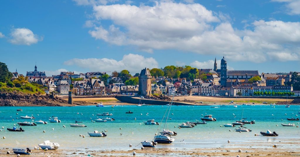 Pueblos medievales, playas y la ruta de la crêpe: guía para descubrir la fascinante Bretaña francesa
