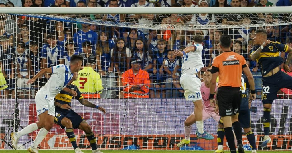 Video: los dos goles de Vélez a Boca en dos minutos y 14 segundos
