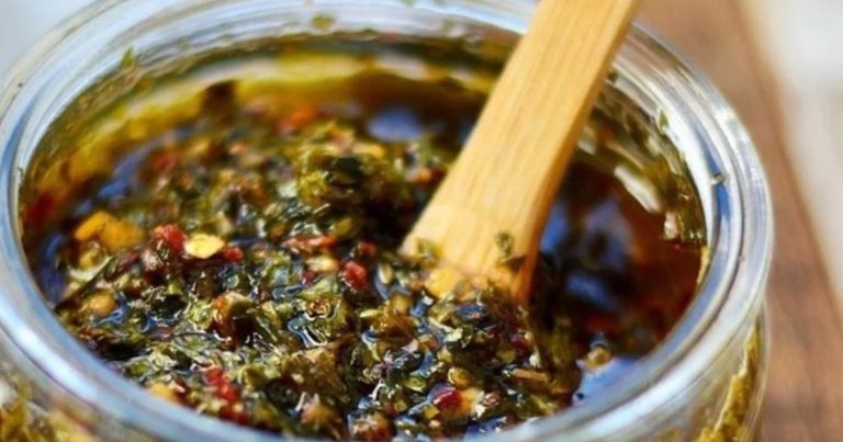 El Chimichurri argentino que es viral en TikTok de Estados Unidos: la receta que le da sabor a tu carne