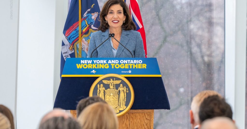 Es oficial: en Nueva York, Hochul firmó una ley para eliminar subsidios a nuevas conexiones de gas residencial