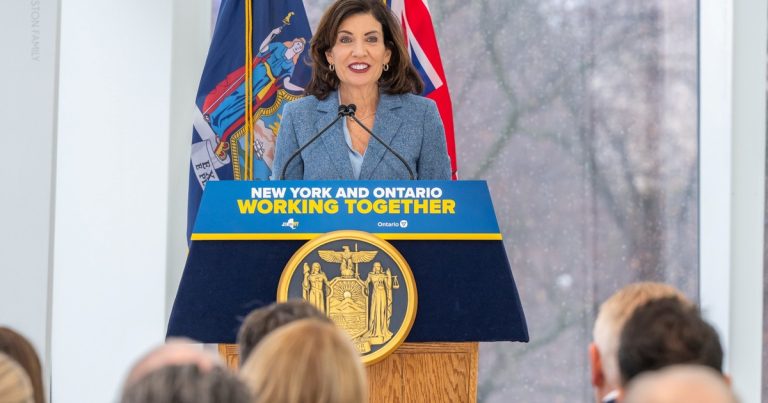 Es oficial: en Nueva York, Hochul firmó una ley para eliminar subsidios a nuevas conexiones de gas residencial
