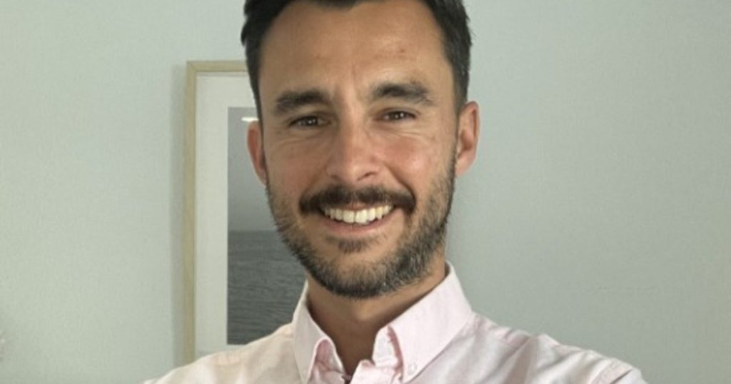 Fernando Lobato, psicólogo: "Lo de 'mostrar tu mejor versión' es una trampa inútil que sólo aporta dosis extra de ansiedad"