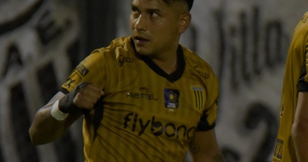 Almirante está de la cabeza: triunfazo ante Estudiantes y escolta