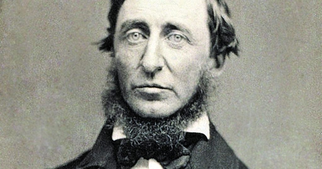 La cita del día, de Henry David Thoreau: "La mayoría de los lujos de la vida son impedimentos para la elevación de la humanidad"