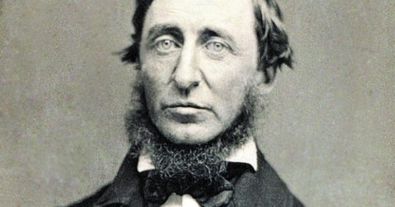 La cita del día, de Henry David Thoreau: "La mayoría de los lujos de la vida son impedimentos para la elevación de la humanidad"