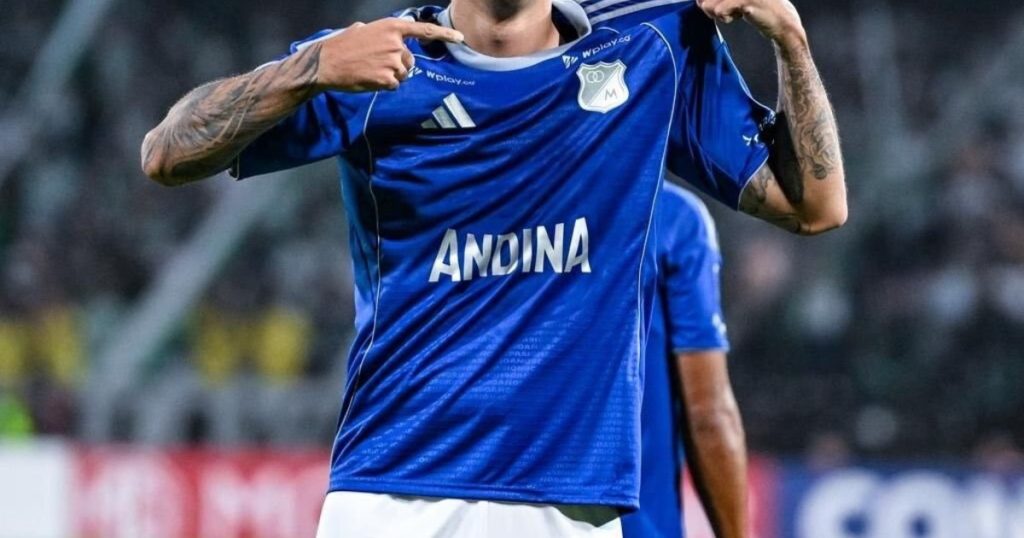 Video: el golazo de un argentino a un arquero mundialista desde atrás de mitad de cancha