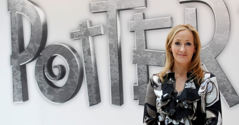 “Si no te gusta leer, todavía no encontraste el libro indicado”: la frase de J.K. Rowling que divide a lectores y no lectores