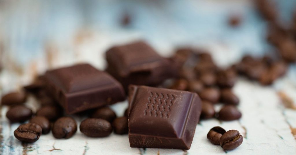Postre saludable y delicioso: taza de avena con chocolate y mantequilla de maní sin horno