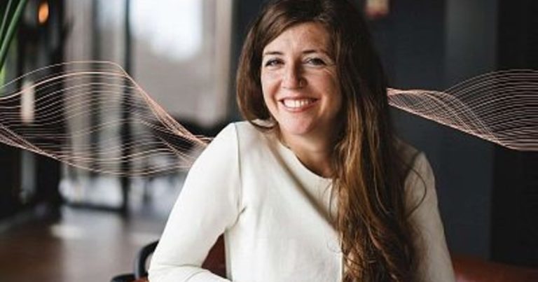 Marta León, experta en microbiota: “El exceso de agua durante la comida no siempre ayuda”