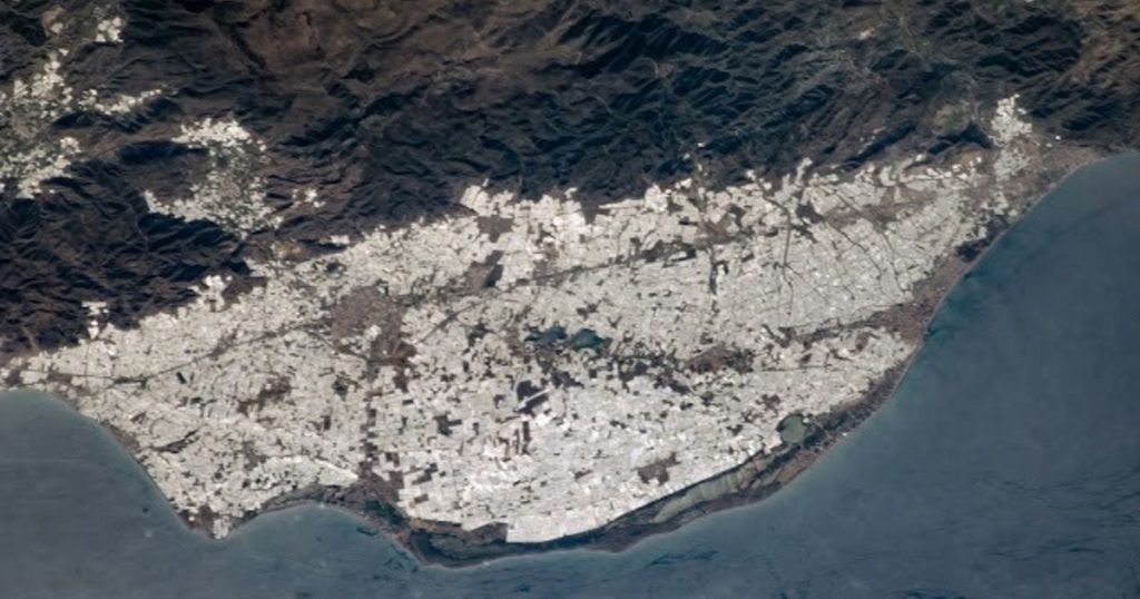 El “mar de plástico” de España que sorprende a la NASA: un gigantesco paisaje agrícola se puede ver desde el espacio como La Gran Muralla China