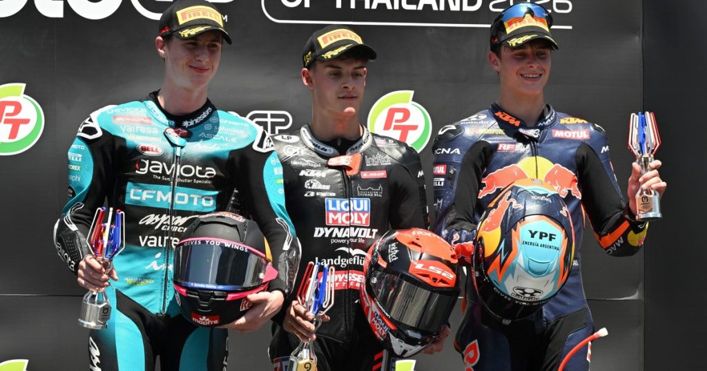 La épica de Valentín Perrone: largó 14° y llegó al podio en el estreno del Moto3 en Tailandia