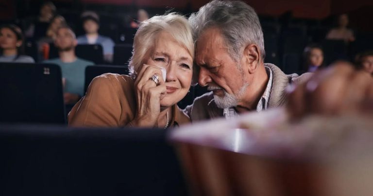 Por qué a los 60 lloramos con más facilidad según la psicología