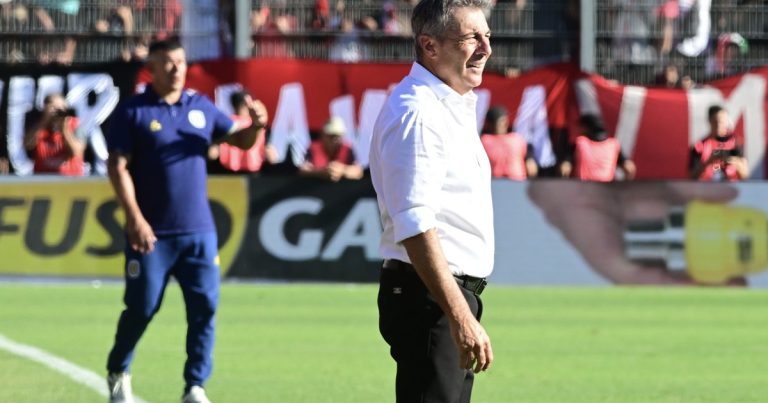 Kudelka, luego de la derrota en el clásico: "Estamos en el fondo del mar"