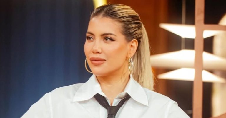 Así es el living de Wanda Nara en su casa de Uruguay, colores claros y ventanal a la playa