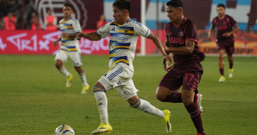 Aranda: gran debut como titular en Boca, participación en un gol y sus espejos