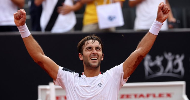Tomás Etcheverry, con Clarín tras ganar su primer título ATP: "Había dejado de sonreír adentro de la cancha, este título me sacó una mochila"